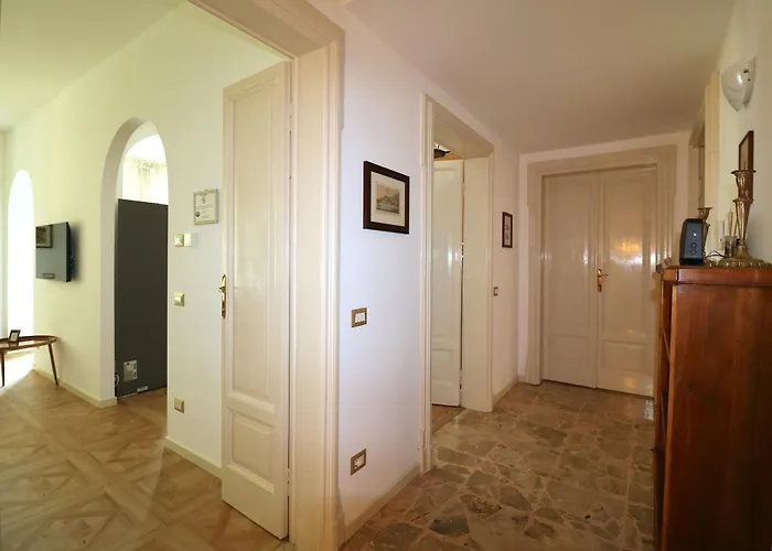 Casa Elli Serbelloni 12 *