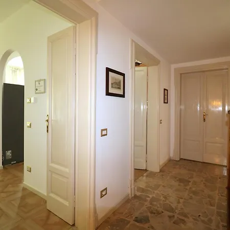 Casa Elli Serbelloni 12 *